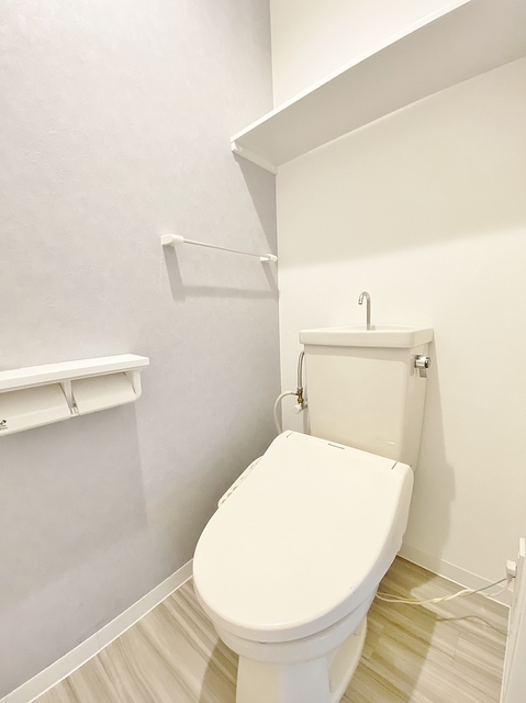 トイレ　温水洗浄便座