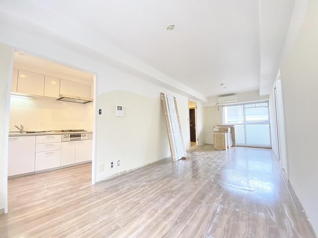 居室・リビング　広々ＬＤＫ（改装中）