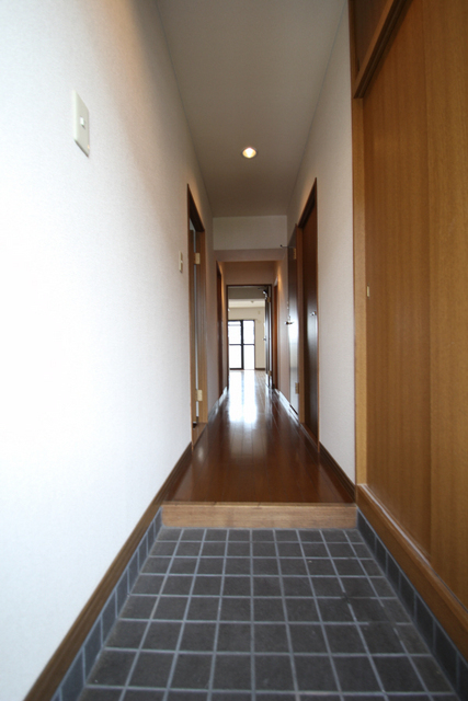 玄関　※別部屋の参考写真の為、原状優先です。