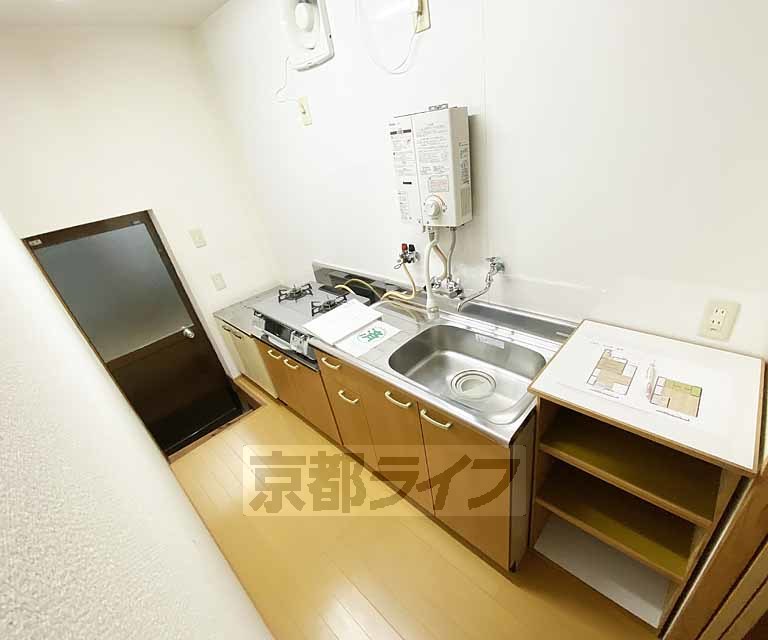 キッチン　２口コンロ付きのキッチンです。