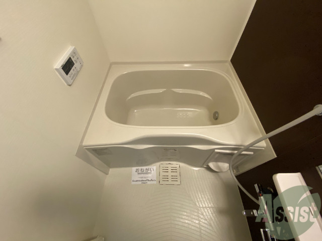 バス・シャワールーム　追い焚き機能付きです。ゆったり入れる浴槽です。