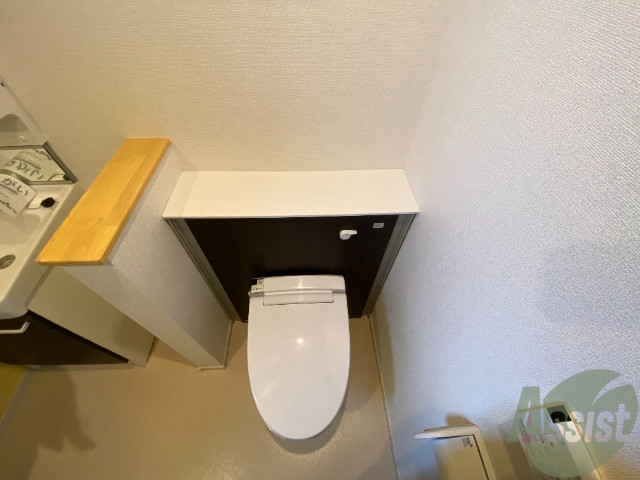 トイレ　トイレは洗面所とつながっており、広く感じました。