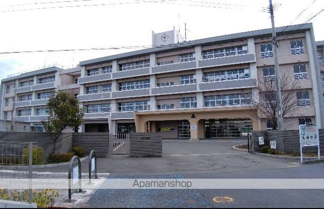 小学校　坂ノ市小学校（小学校）まで827m