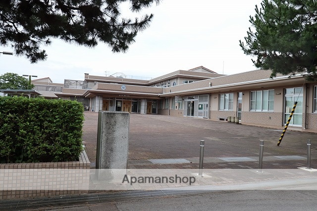 小学校　岩瀬小学校（小学校）まで714m