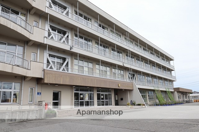 小学校　萩浦小学校（小学校）まで912m