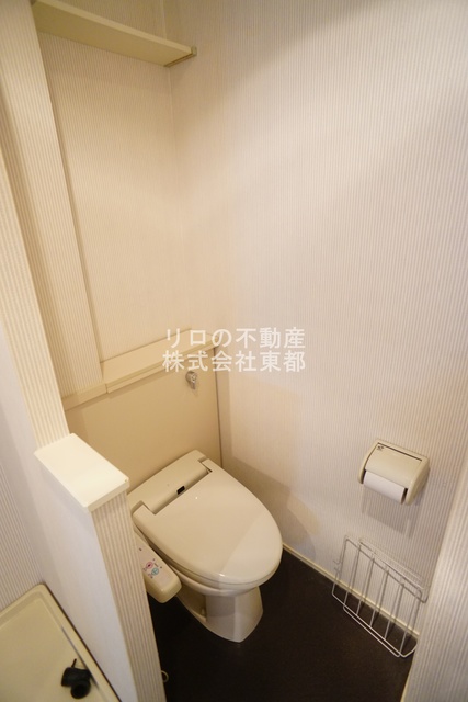 トイレ　白基調で清潔感のあるトイレです♪