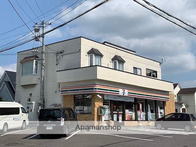 コンビニ　セブンイレブン（コンビニ）まで557m