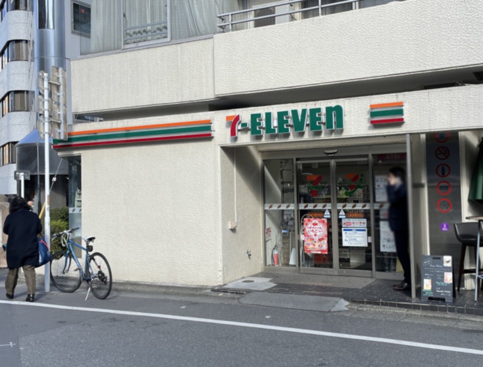 コンビニ　セブンイレブン北参道駅前店（コンビニ）まで268m