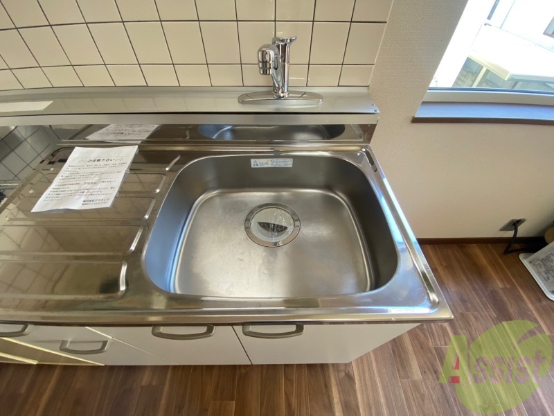 洗面設備　キッチンのシンクはピカピカで掃除意欲が湧いてきそう！