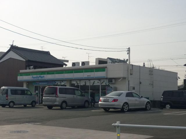 コンビニ　ファミリーマート（コンビニ）まで490m