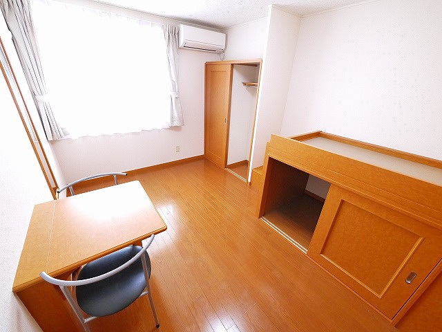 その他部屋・スペース　開放的な寝室です