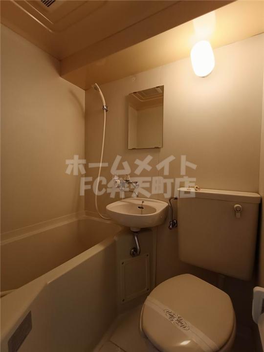 バス・シャワールーム　落ち着いた空間のお風呂です