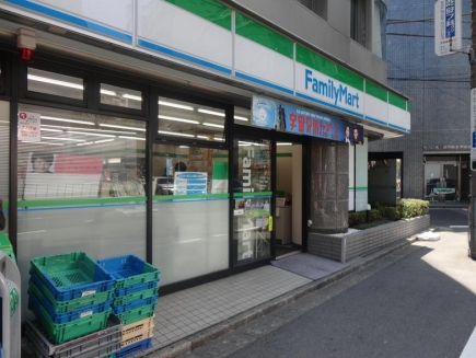 コンビニ　ファミリーマート芝大門店（コンビニ）まで79m