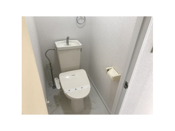 トイレ　温水洗浄便座