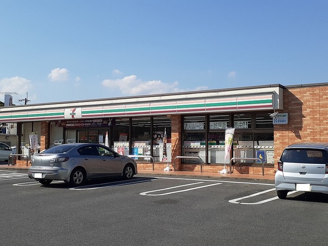 コンビニ　セブンイレブン西原１丁目店（コンビニ）まで550m