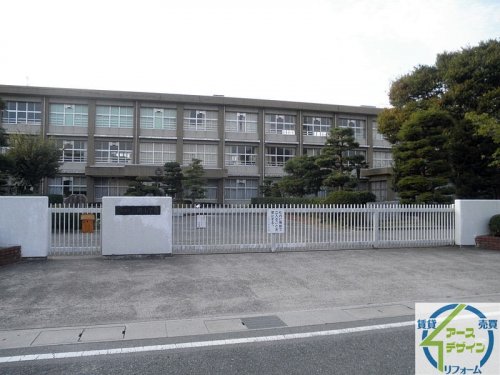小学校　三木市立三樹小学校（小学校）まで492m