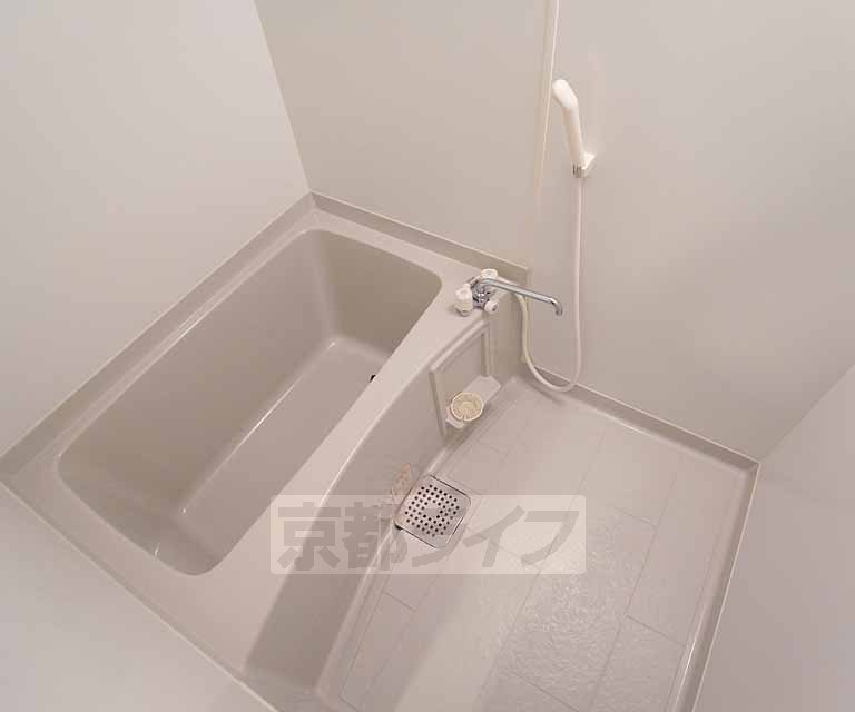 バス・シャワールーム　足も充分伸ばせますよ