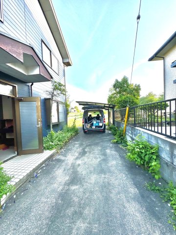 駐車場　カーポート付き