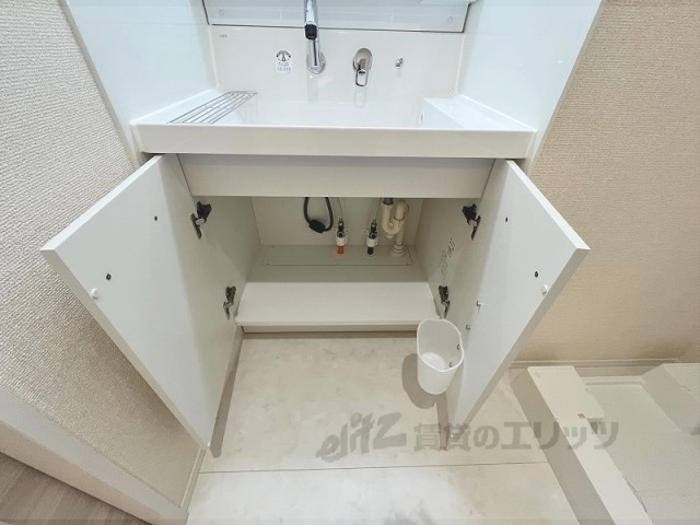 収納　洗面台下部