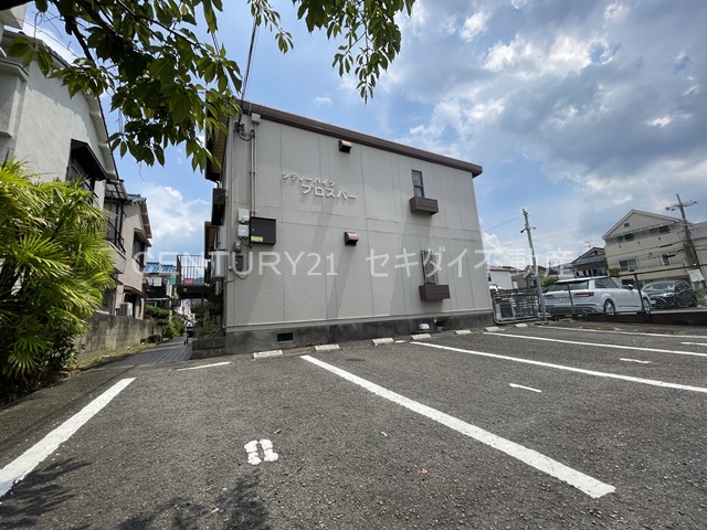 建物外観　南向きで明るい室内です♪