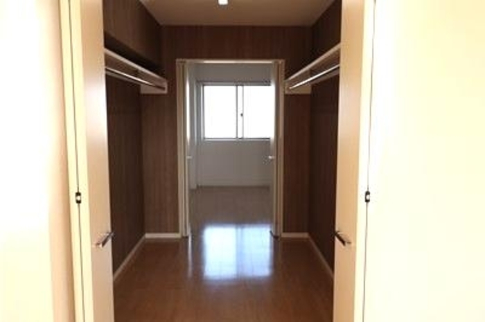 収納　ウォークスルークローゼット