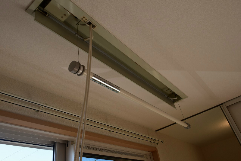 その他設備　室内物干しは便利です。