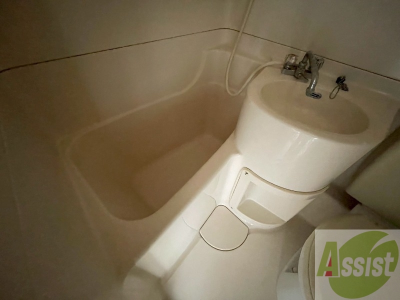 バス・シャワールーム　こちらはお風呂。一日の疲れをここで癒してください。