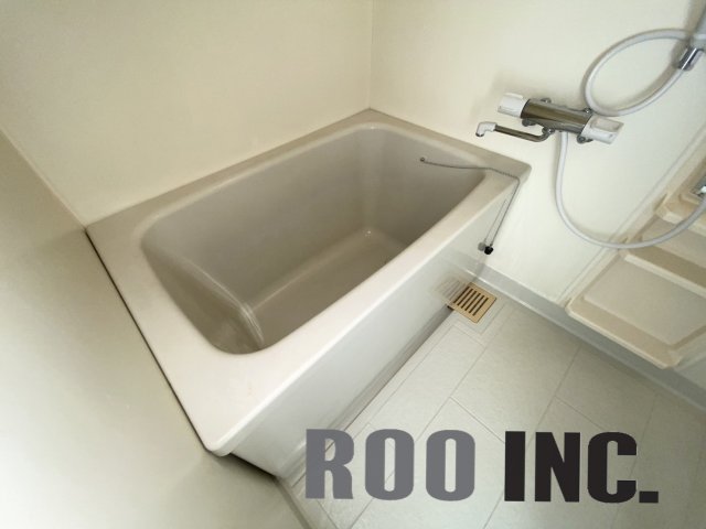 バス・シャワールーム　写真は反転のお部屋です