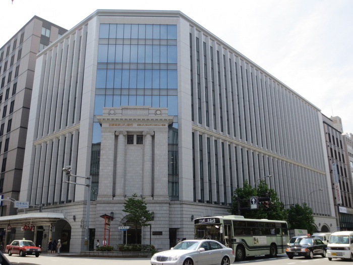 銀行　三菱UFJ銀行（銀行）まで450m