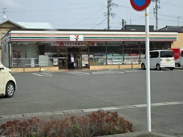 コンビニ　セブンイレブン　焼津石津西店（コンビニ）まで800m