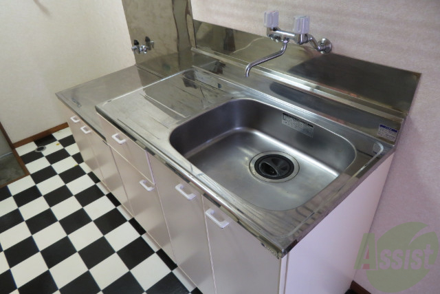 キッチン　綺麗なキッチンですね。水回りは大切。