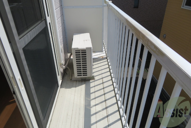 バルコニー　バルコニーは色のオシャレな仕様になっています。いいなー。