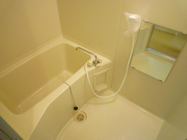 バス・シャワールーム　鏡つきのお風呂♪