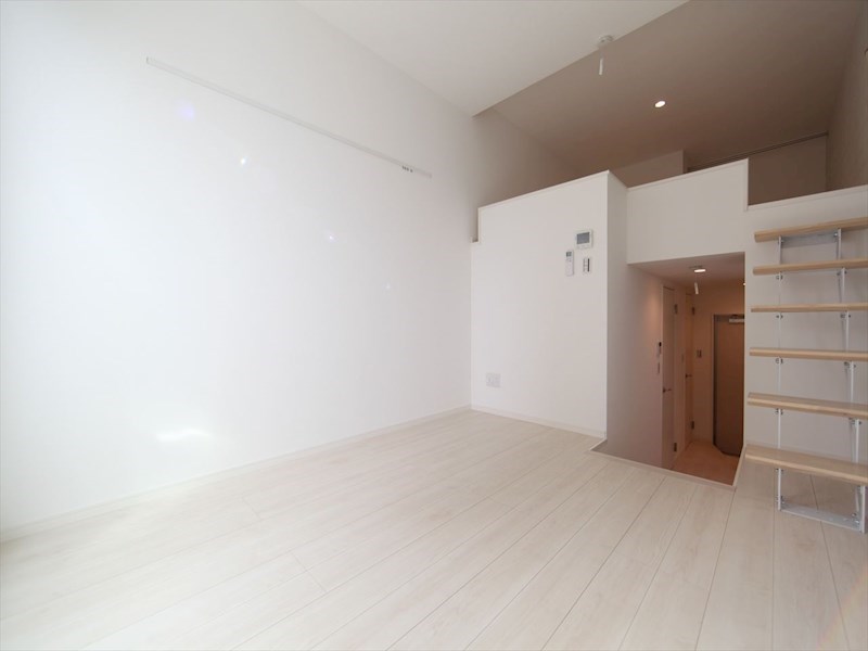 居室・リビング　洋室6.2帖　ロフト6.1帖（収納にも寝室にも使えます）