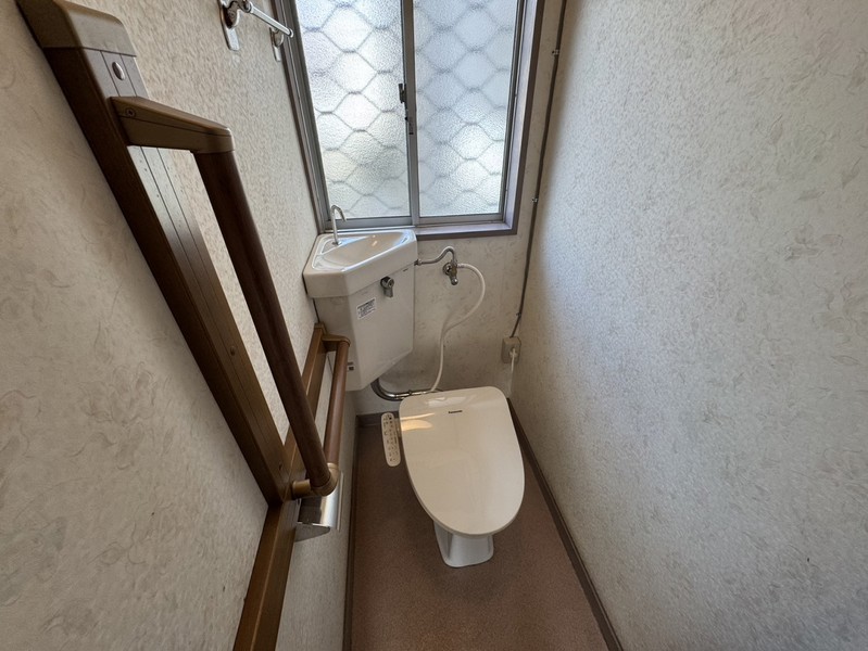 西畑3丁目戸建のトイレ写真