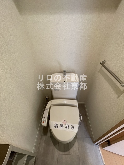 トイレ　白基調で清潔感のあるトイレです♪