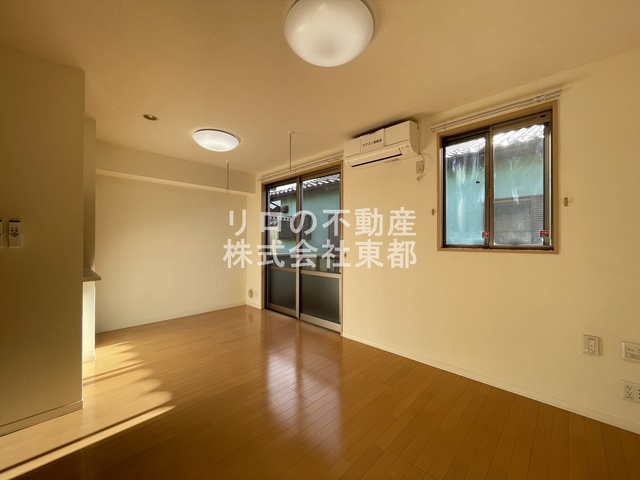 居室・リビング　広いリビングでゆったりくつろげる憩いの空間♪