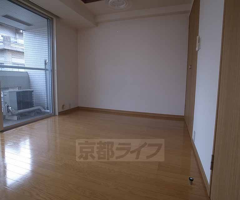 居室・リビング　日当たり良好の室内です。