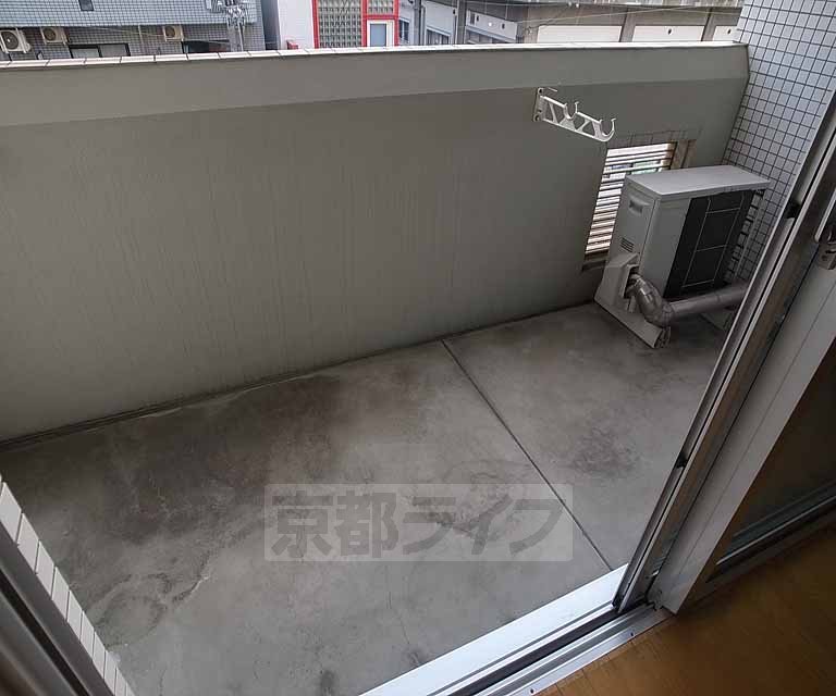 バルコニー　日当たりの良いバルコニーです。