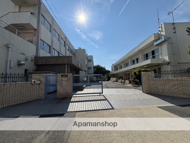 小学校　日吉小学校トワイライトスクール（小学校）まで825m