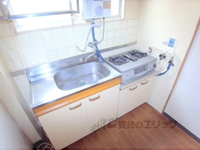 キッチン　コンロ付きのキッチン台です。