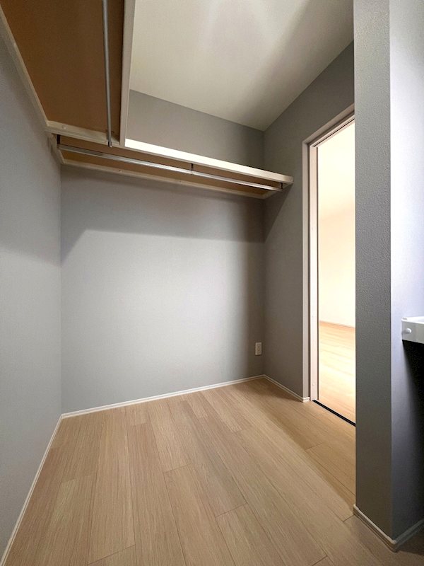 収納　約2.7帖の収納です♪収納内にもコンセントがございます♪