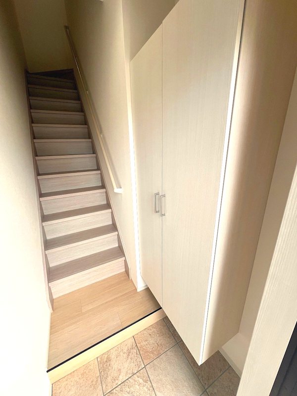 玄関　トールタイプのシューズボックスで収納たっぷりです♪