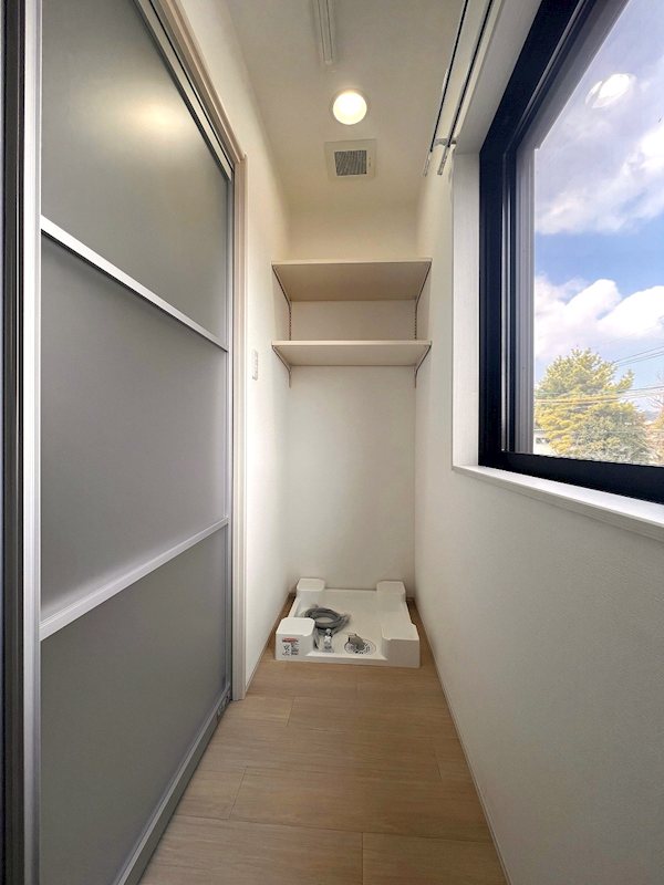 バルコニー　サンルームは留守中でも安心して洗濯物が干せます♪