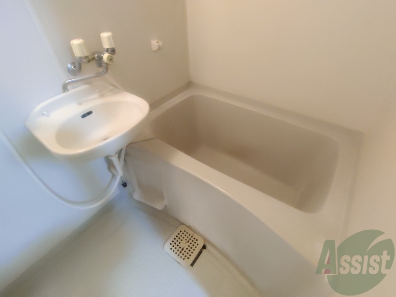 バス・シャワールーム　浴室は綺麗でゆったりとお過ごしいただけます。