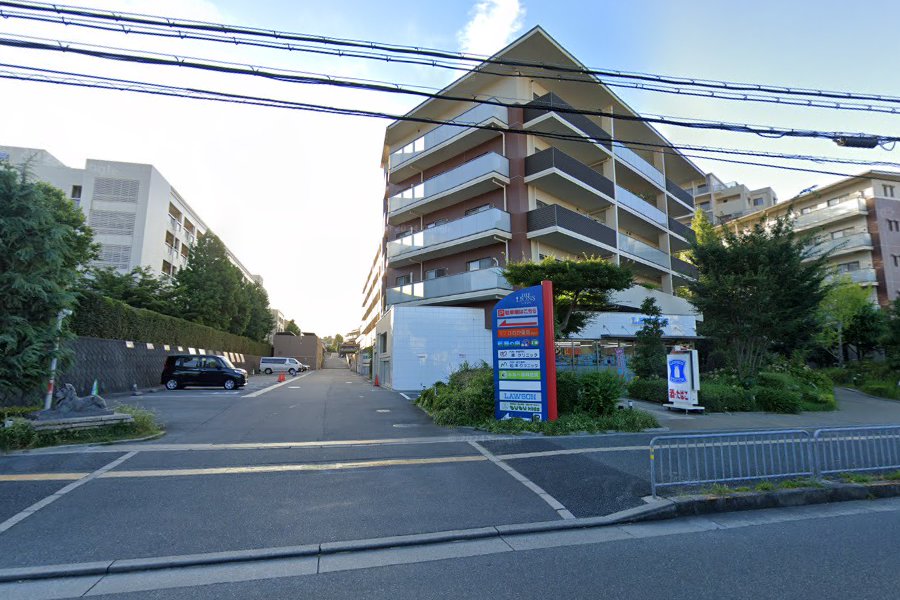 ドラックストア　ひむか薬局城南店（ドラッグストア）まで237m