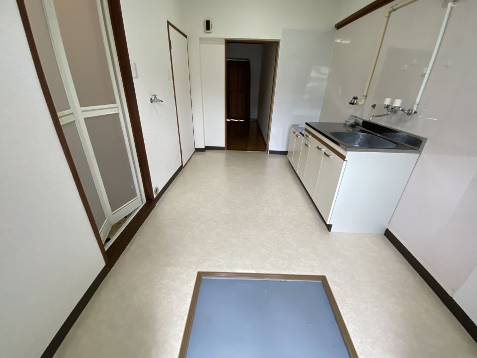 その他部屋・スペース　玄関から見た室内