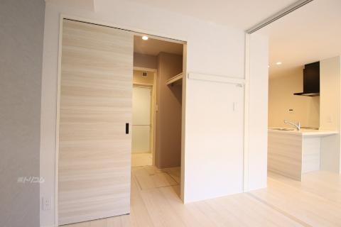 収納　ウォークスルークローゼット