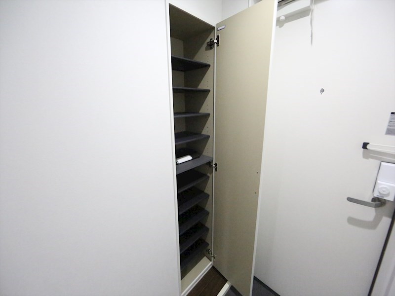 玄関　玄関　シューズボックス付（収納充実してます）