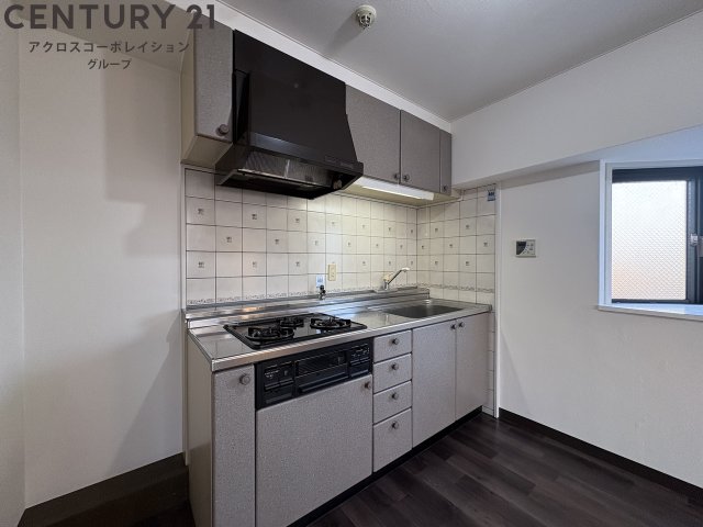 キッチン　ガスコンロ3口ついてます！